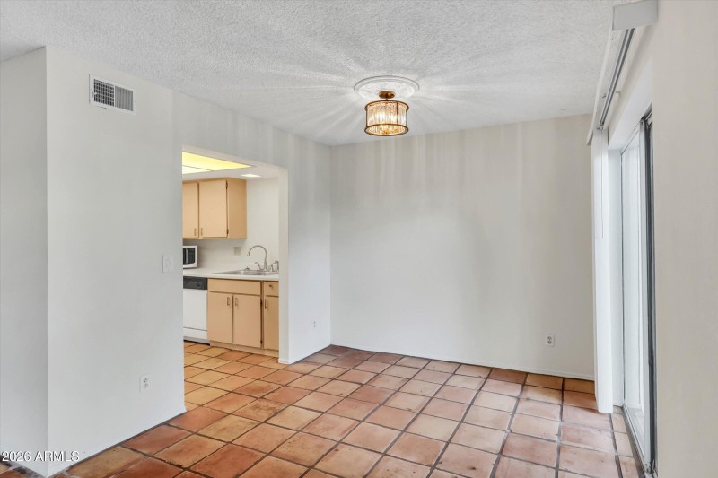 19-2208 W Lindner Avenue 31-19