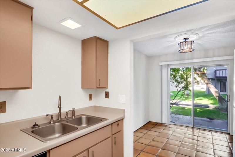 23-2208 W Lindner Avenue 31-23