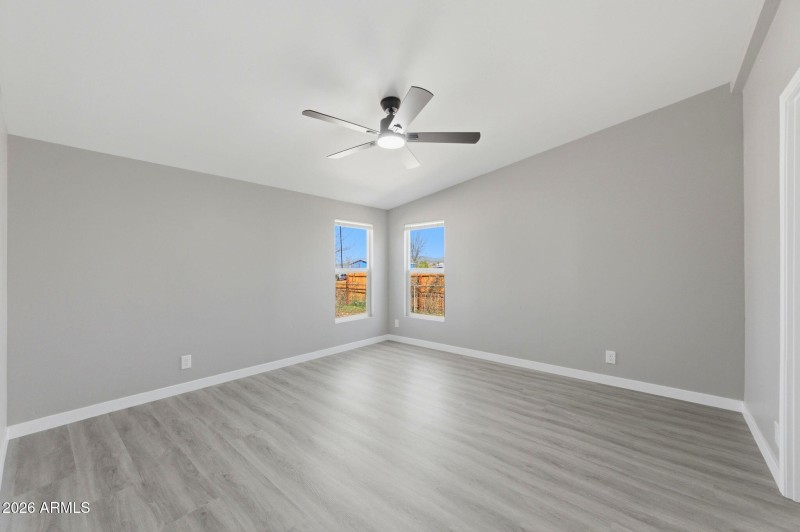 17-Primary Bedroom (1)