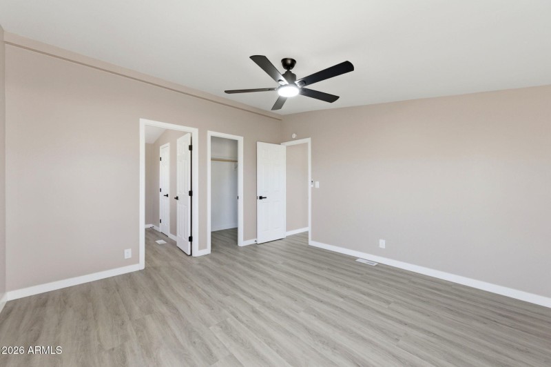 18-Primary Bedroom (2)