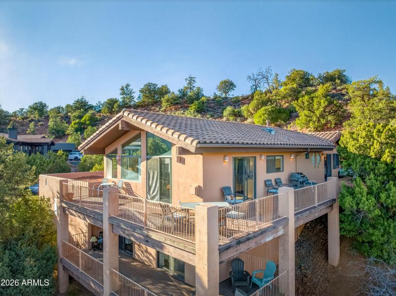 Outdoors Living Galore!