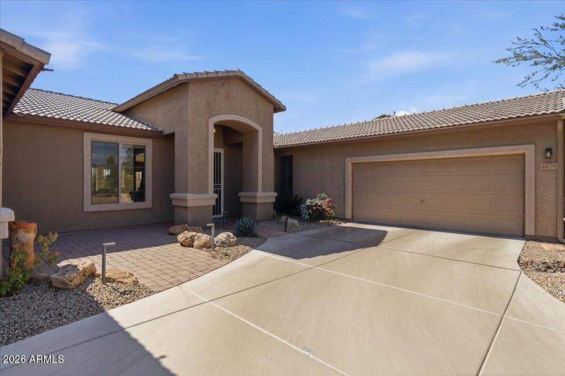 03-4429 E Happy Coyote Trail_RedHogMedia