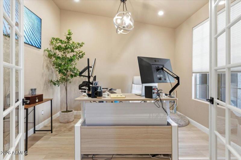 09-4429 E Happy Coyote Trail_RedHogMedia