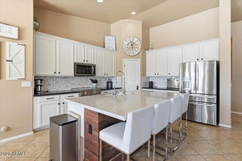 13-4429 E Happy Coyote Trail_RedHogMedia