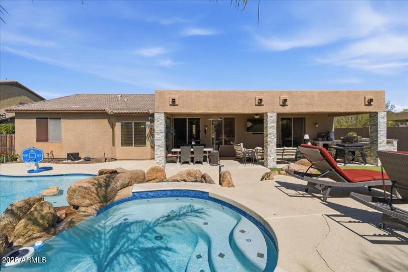 48-4429 E Happy Coyote Trail_RedHogMedia