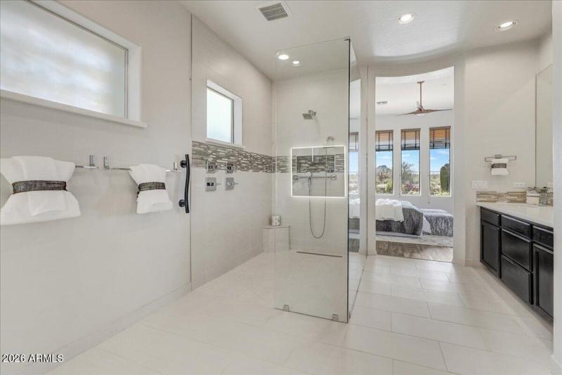 34-Primary Bath Detail