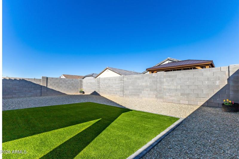 BACKYARD WITH FLOWER POTS
