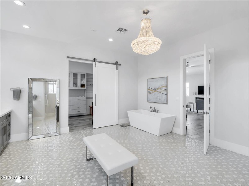 aa 76 n mbath tub closet hers 4-22