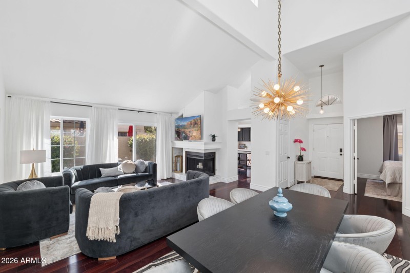 9-web-or-mls-7925-e-pepper-tree-ln