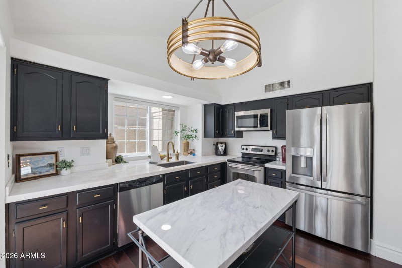 16-web-or-mls-7925-e-pepper-tree-ln