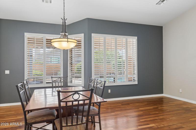 5-web-or-mls-29230-n-46th-st