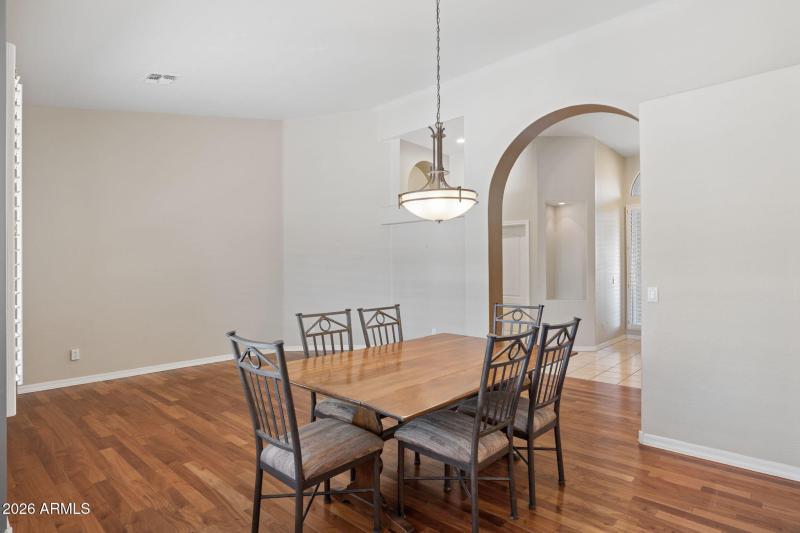 6-web-or-mls-29230-n-46th-st