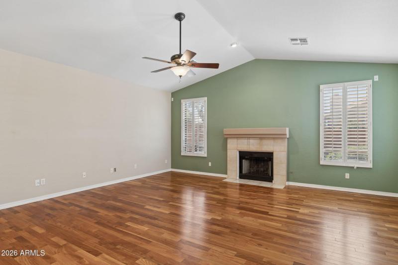 9-web-or-mls-29230-n-46th-st