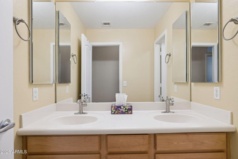 29-web-or-mls-29230-n-46th-st