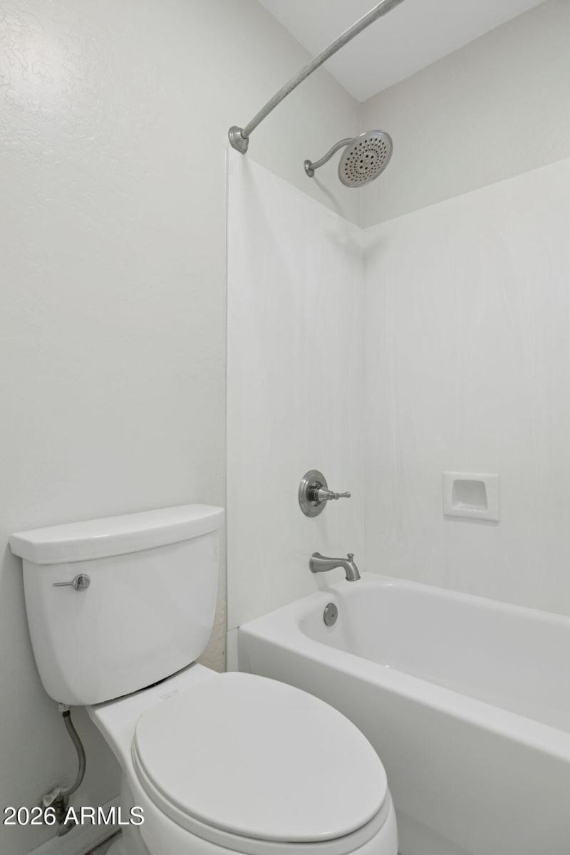 31-web-or-mls-29230-n-46th-st