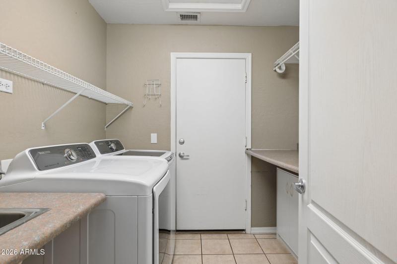 37-web-or-mls-29230-n-46th-st