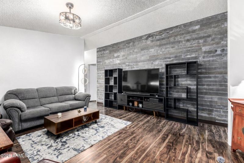 834 S MERIDIAN RD 77