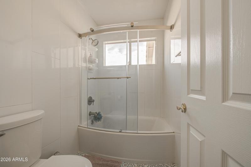 Bathroom 2-pic 3