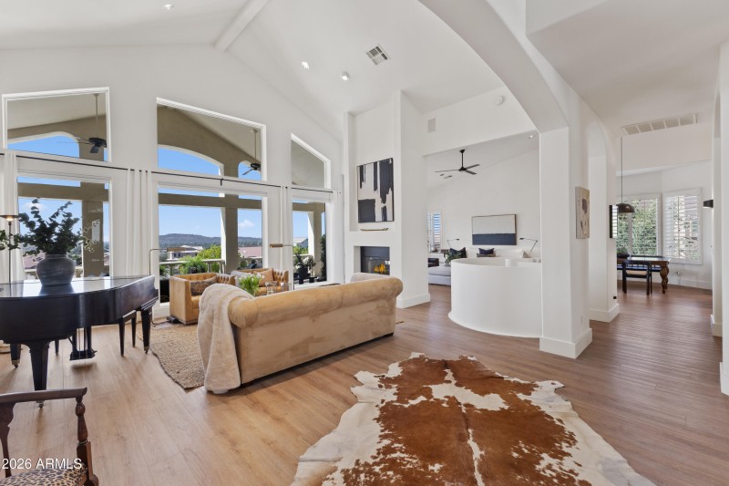 1455 E Victor Hugo Ave------8