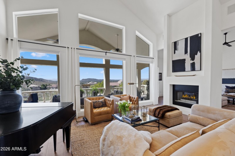 1455 E Victor Hugo Ave------9