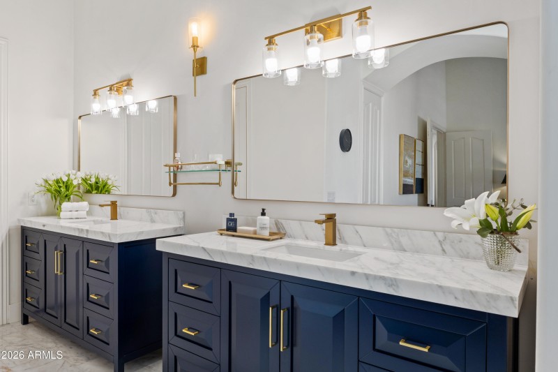 1455 E Victor Hugo Ave------36