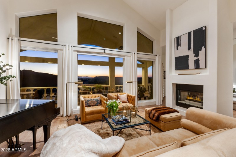 1455 E Victor Hugo Ave------73