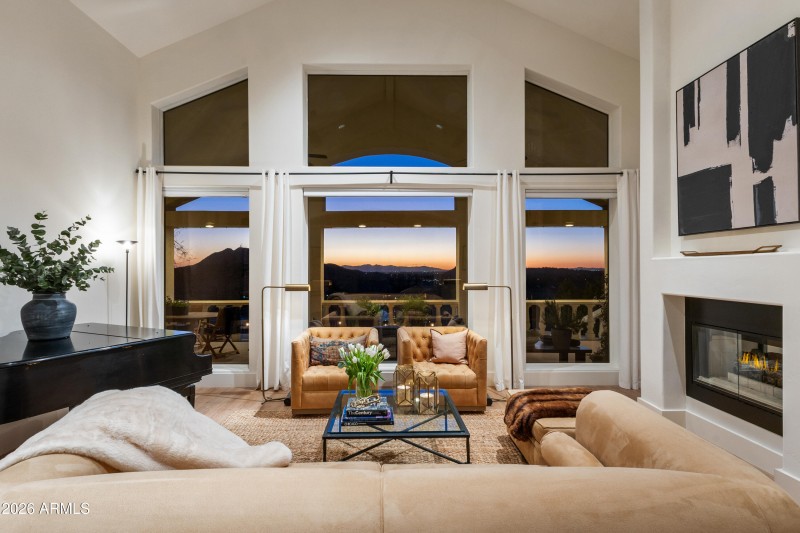 1455 E Victor Hugo Ave------74