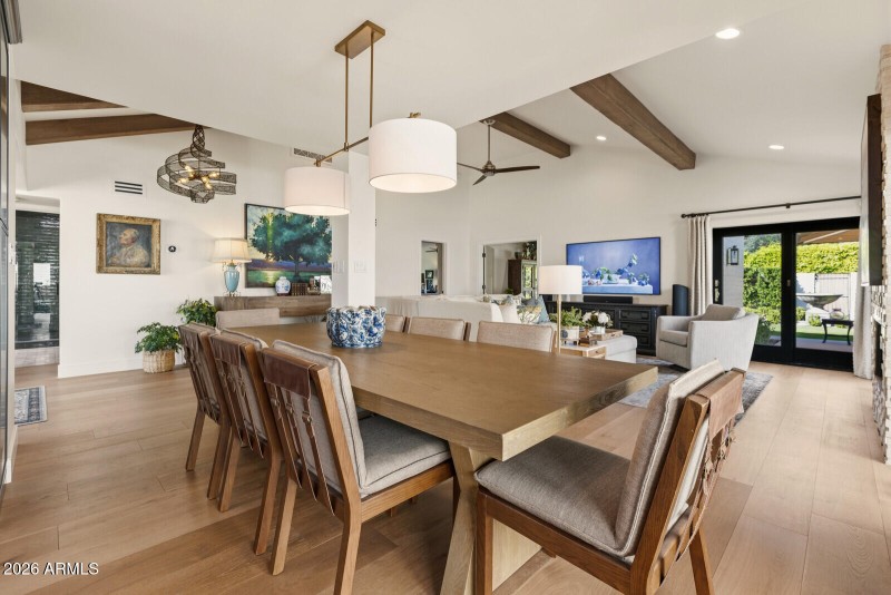 Wood floors/beamed ceilings