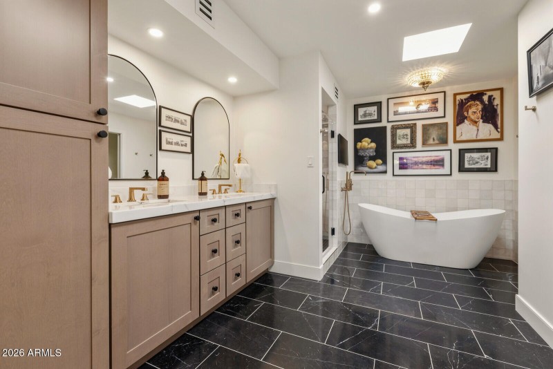 Marble floors/counters