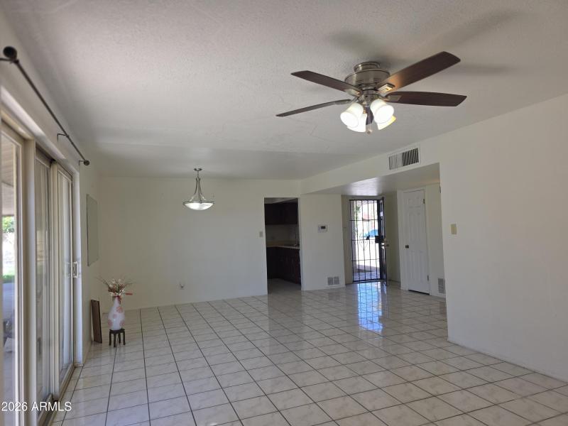 LIVING ROOM-Entrance