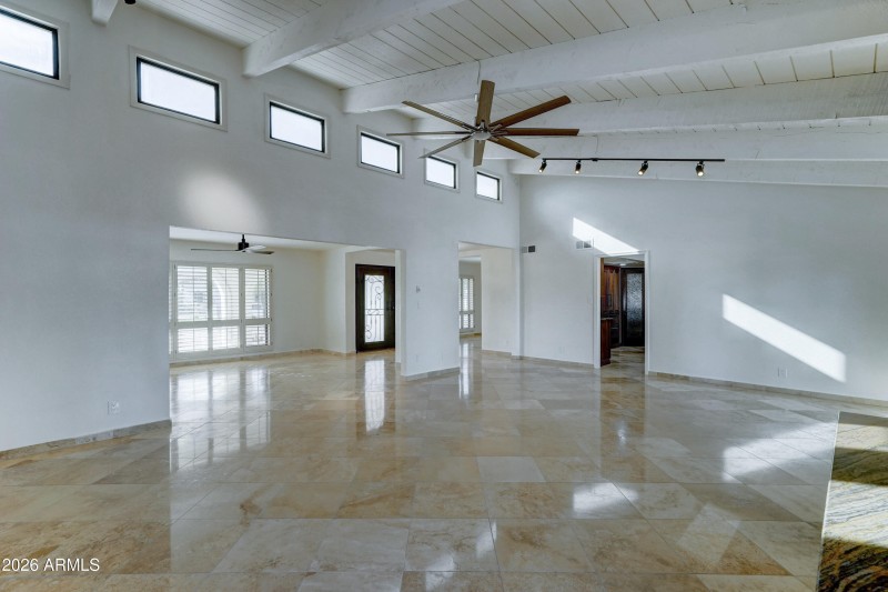 Light, bright, & airy great room