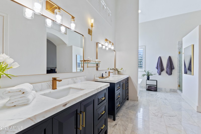 1455 E Victor Hugo Ave------33