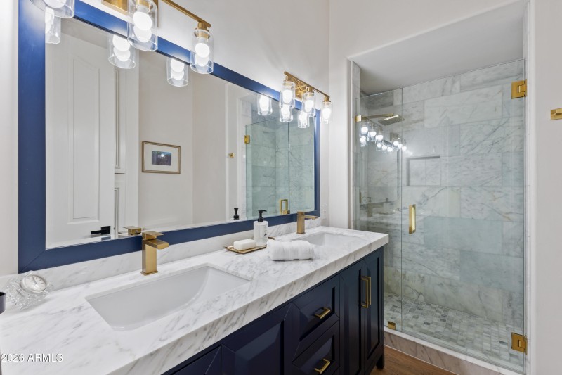 1455 E Victor Hugo Ave------39