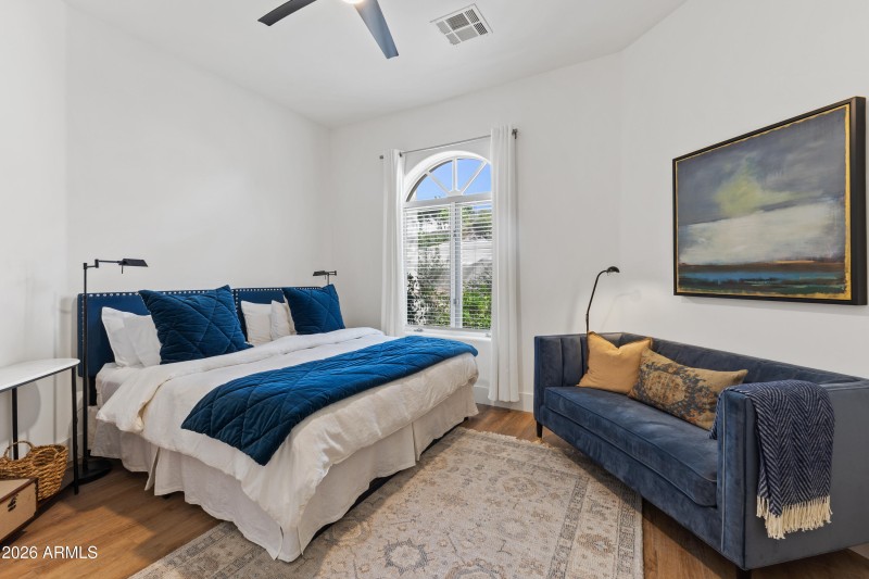 1455 E Victor Hugo Ave------37