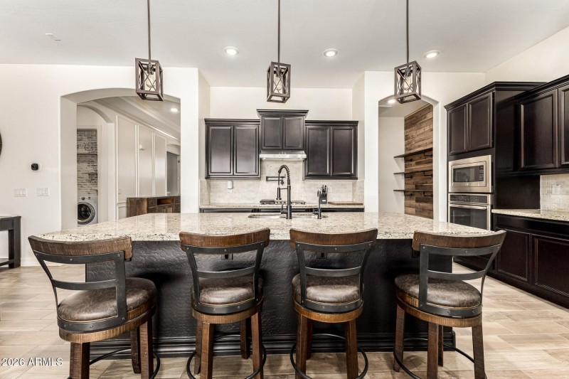 island / breakfast bar