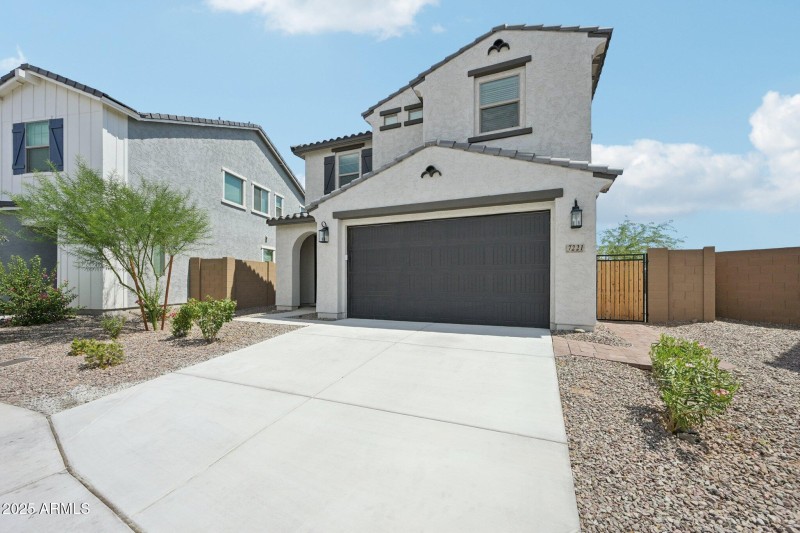 2-web-or-mls-N 74th Ave-S0209-002