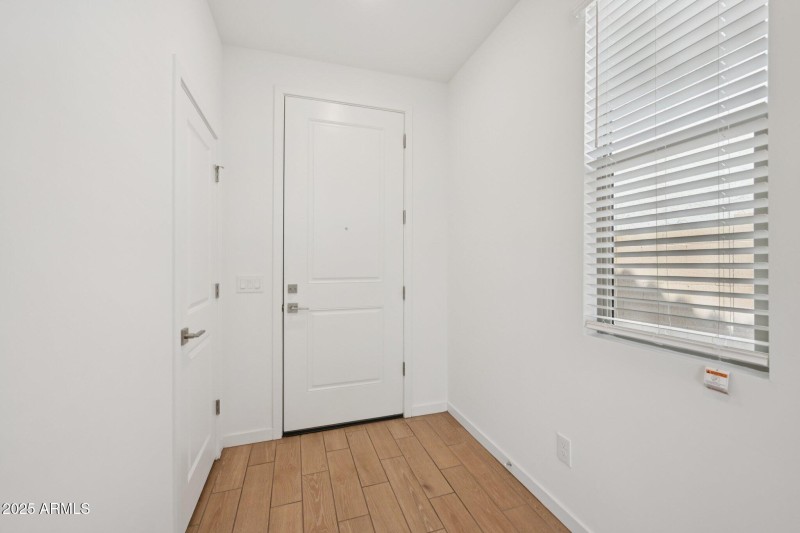 5-web-or-mls-N 74th Ave-S0209-005