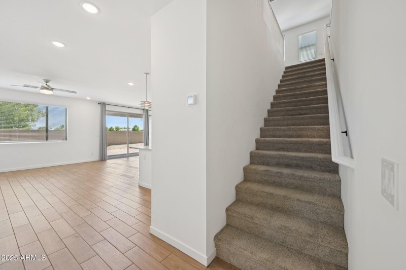 6-web-or-mls-N 74th Ave-S0209-006