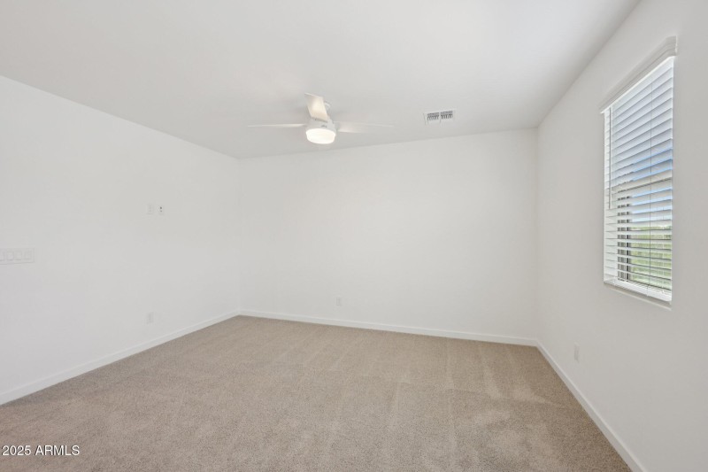 21-web-or-mls-N 74th Ave-S0209-021