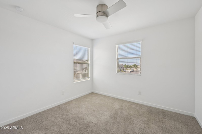 24-web-or-mls-N 74th Ave-S0209-024