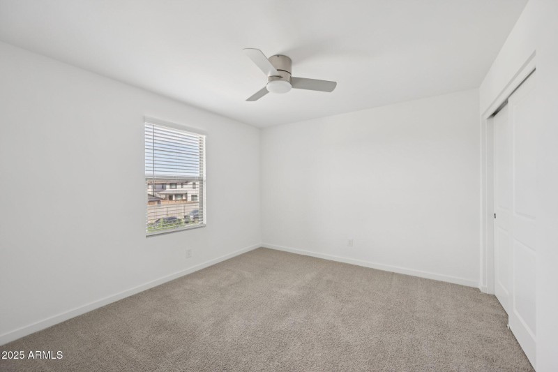 27-web-or-mls-N 74th Ave-S0209-027