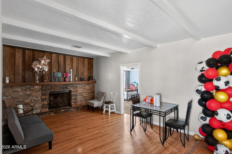 10_9840_Eighth_St_Mayer_AZ_86333_USA-Din