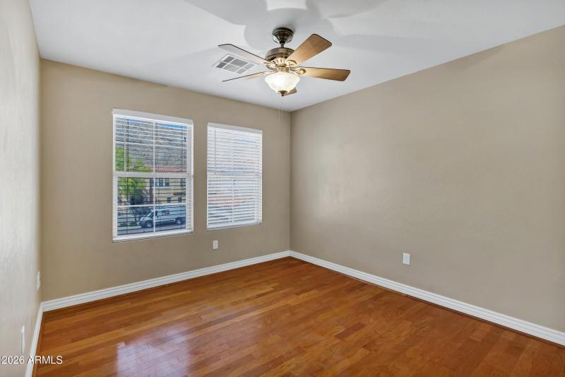 315 W Mountain Sage Dr-17