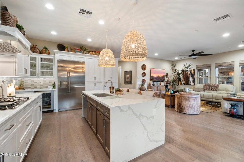 Kitchen w/waterfall granite