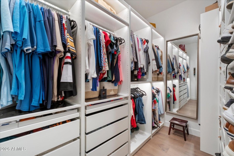 Primary closet w/lights