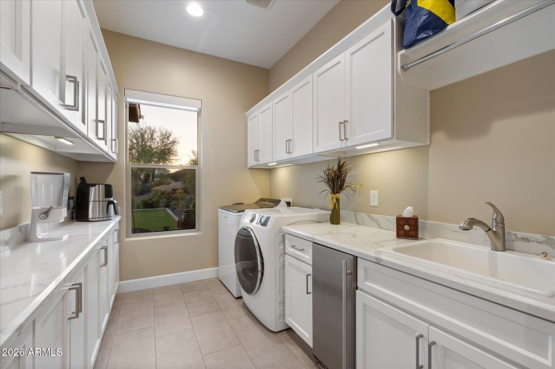 Laundry room/sink/ice maker