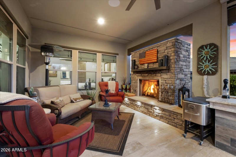 outdoor living room w/gas fireplace