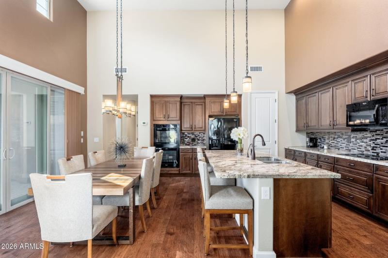 10052 E Bell Rd - 10