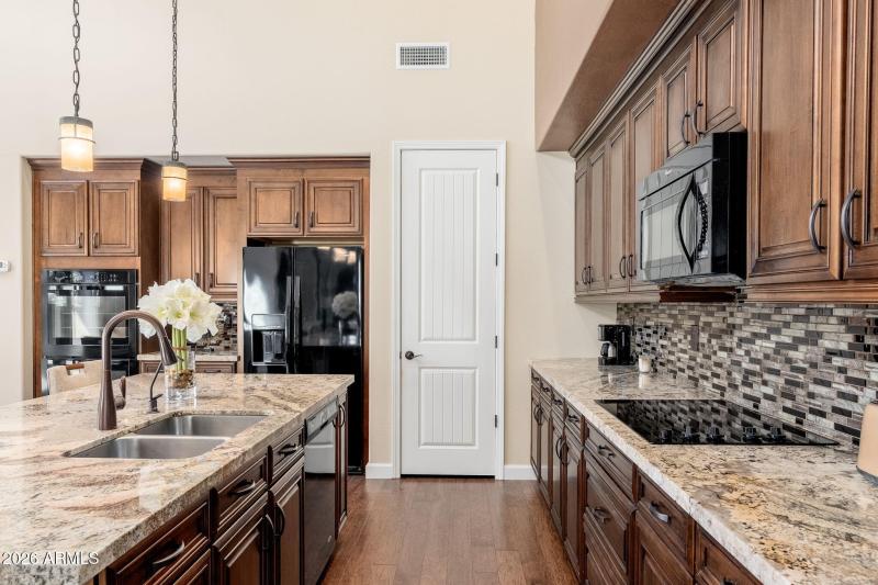 10052 E Bell Rd - 15