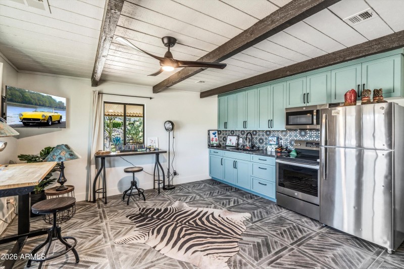 Bunkhouse Living, Kitchen